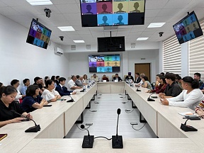 В стенах Калмыцкого государственного университета состоялся круглый стол, приуроченный к празднованию Дня России В стенах Калмыцкого государственного университета состоялся круглый стол, приуроченный к празднованию Дня России